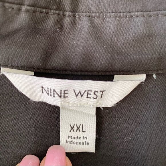 Nine West button  down shirt with roll tab sleeves in a cotton blend, plus size - Picture 10 of 12